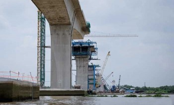 Cầu lớn nhất vành đai 3 TP.HCM hợp long 2 nhịp giữa sông Đồng Nai